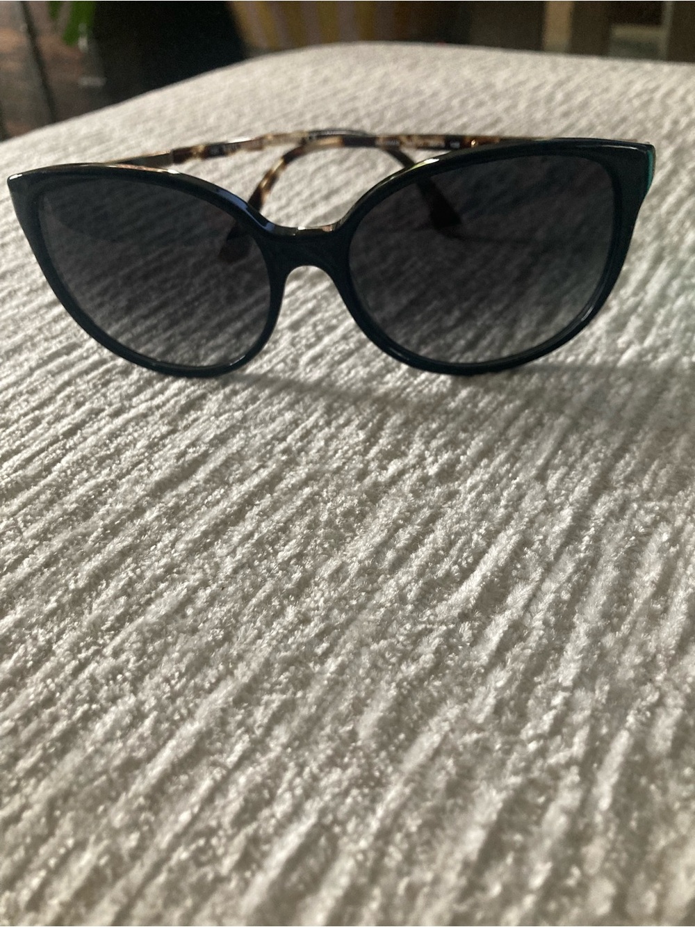 kate spade Black Cat-Eye Sunglasses with Green Case - Picture 3 of 7